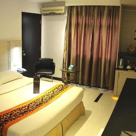 89 Hotel Batam Nagoya Esterno foto