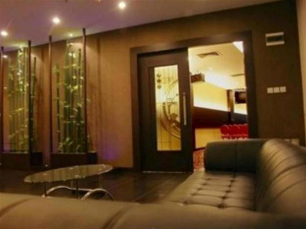 89 Hotel Batam Nagoya Esterno foto