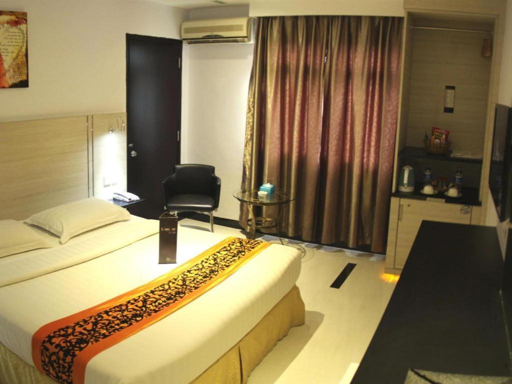 89 Hotel Batam Nagoya Esterno foto