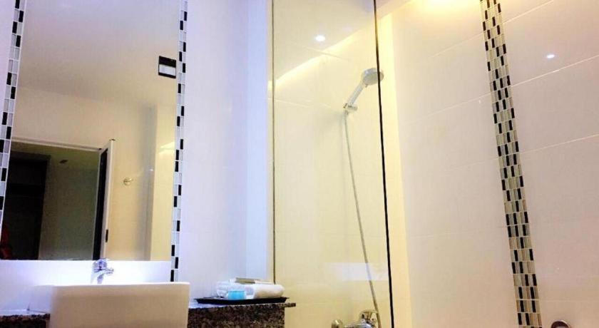 89 Hotel Batam Nagoya Esterno foto